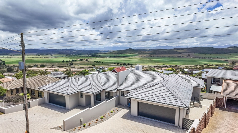 3 Bedroom Property for Sale in Fraaiuitsig Western Cape